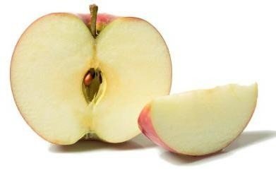 Половинка яблока на белом фоне