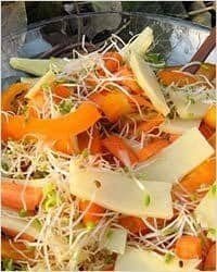 Корейский салат из огурцов и моркови соломкой