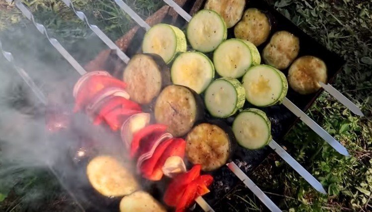 Шашлык из овощей на шампурах