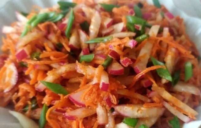 Салат фаттуш с корейской морковью