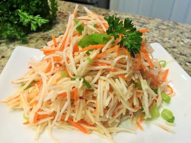 Салат из свежей капусты и моркови
