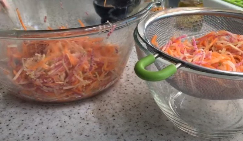 Салат капуста морковь бурак с рассолом
