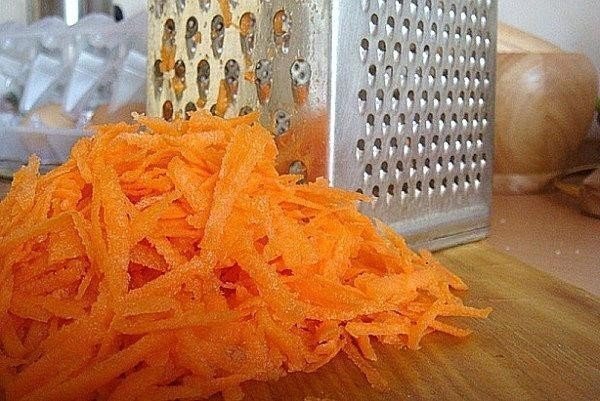 Морковь на терке сырая и пикша
