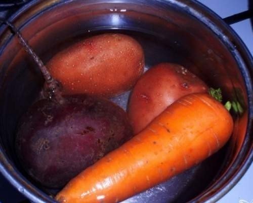Варка свеклы и моркови для винегрета