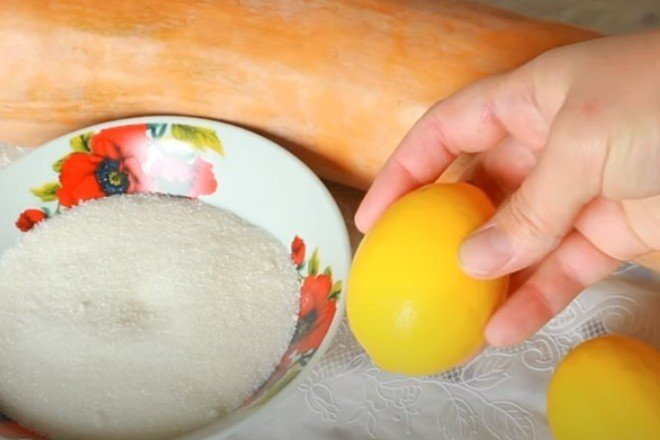 Сахар мед мука сода яйца коржи для сметанника