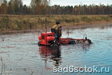 Трактор по воде
