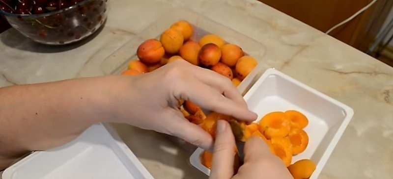 Компот из абрикосов