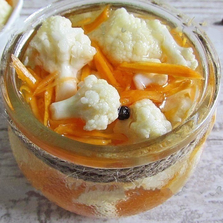 Маринованная цветная капуста по-корейски с морковкой и луком