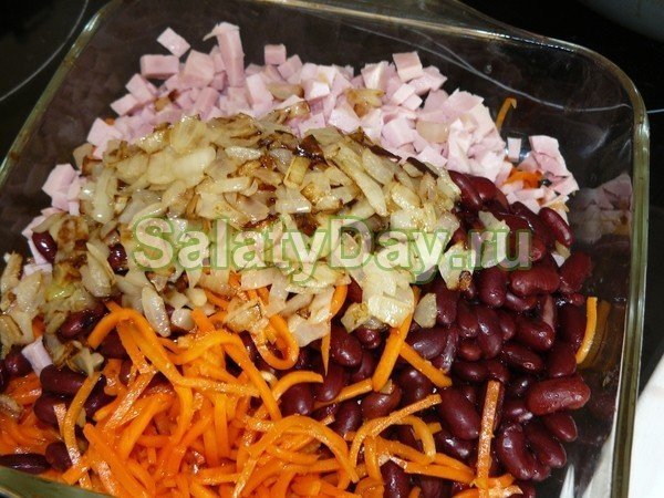 Салат из копчёной курицы с корейской морковкой и фасолью