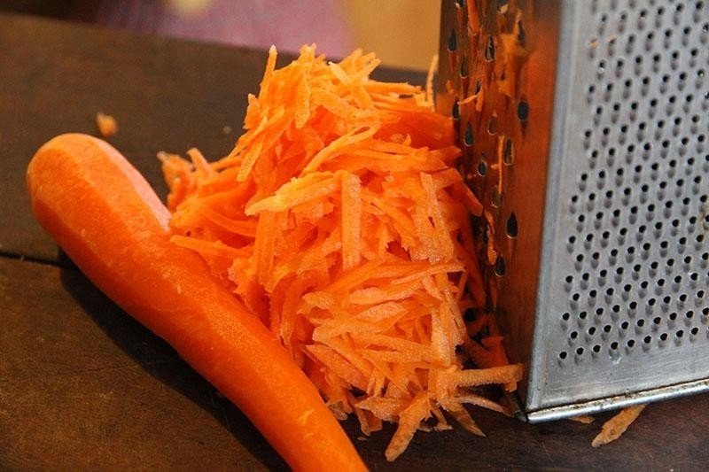 Тертая вареная морковь