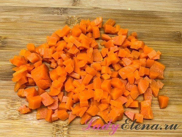 Нарезка моркови средний кубик