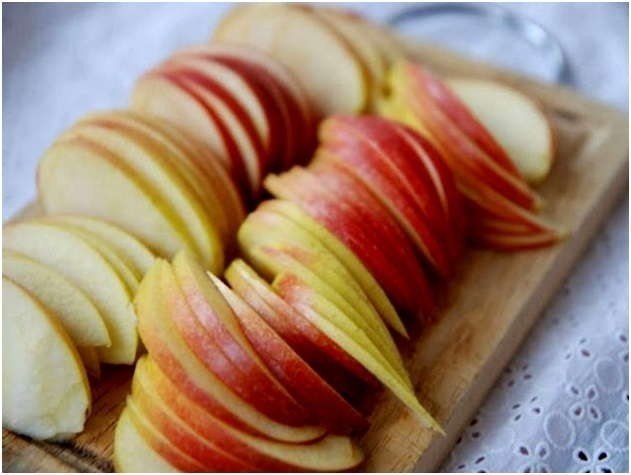 Нарезка яблок для цветаевского пирога